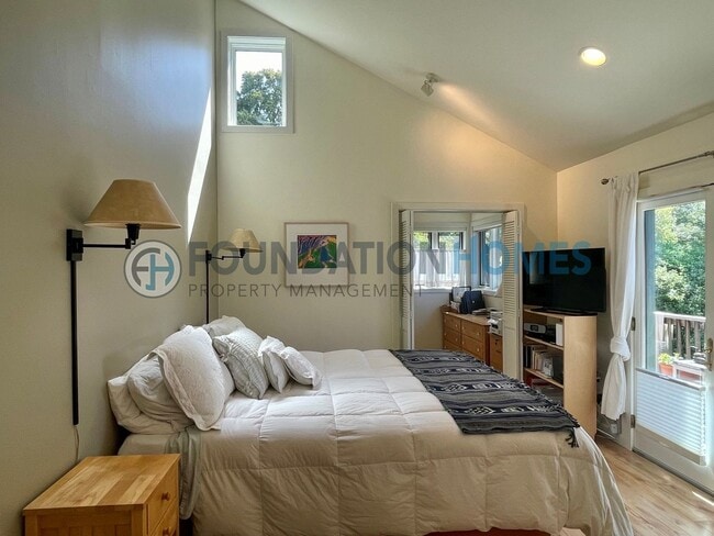 Building Photo - Beautiful Ross Cottage - Views - Pool - FOUNDATION