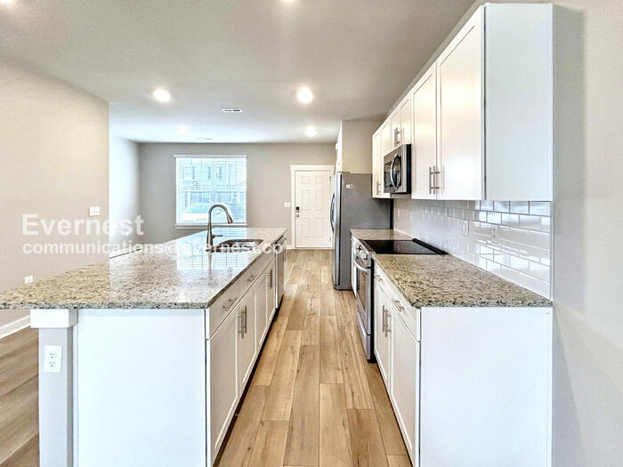 Building Photo - 1731 Frodo Wy