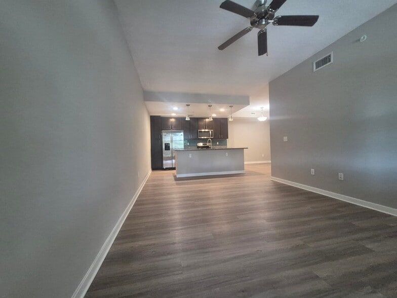 Building Photo - 2601 NE 3rd Ct