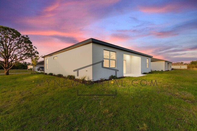 Building Photo - 25307 Alicante Dr