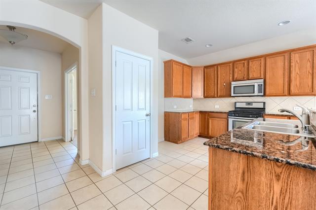 Building Photo - 2104 Jasmine Valley Drive