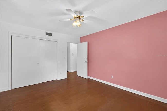 Building Photo - 215 Edgewater Dr