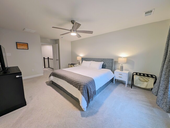 KIng bed with ceiling fan. Walk in closet and ensuite - 11233 Winding Brook Terrace Dr