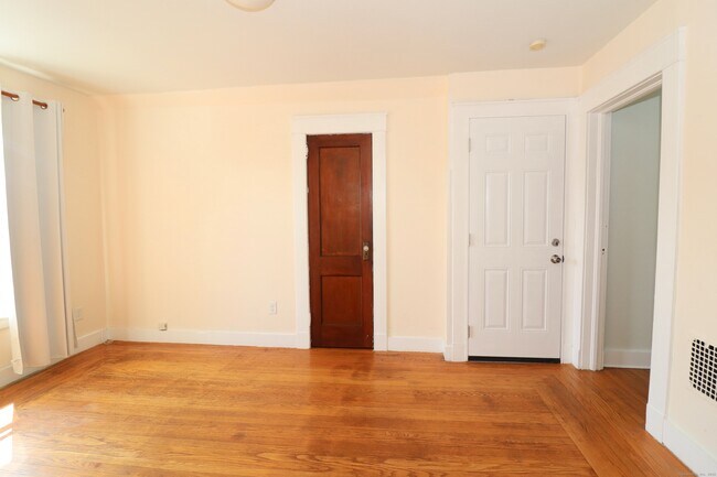 Building Photo - 253 Willow St