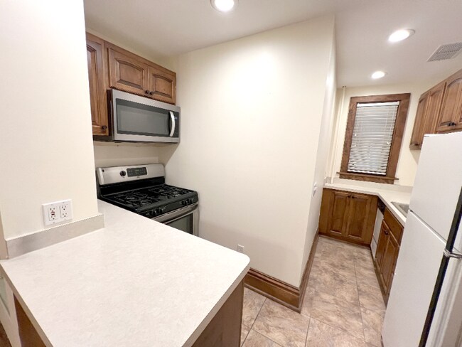 Building Photo - 1204 Harmon Pl