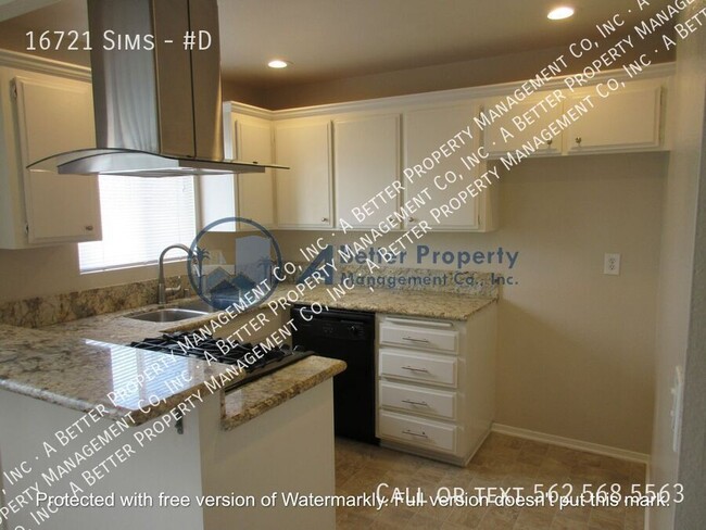 Building Photo - UPGRADED Upper Corner Bright&Sunny 2 bed w...