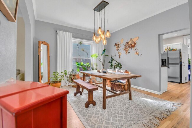 Building Photo - Charming luxury meets timeless character in the heart of West Wash Park - Available NOW!!