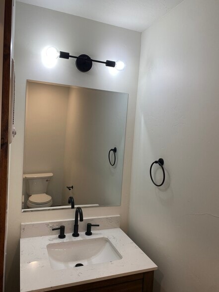 half bath - 1410 S 5th St W