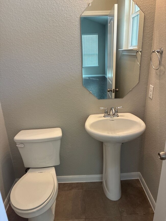 Building Photo - Beautiful 3BR 2.5BA Home w/ Community Pools and Trails • Granite Counters • Detached 2-Car in  Tu...