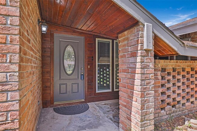 Building Photo - 7703 Pine Cup Dr