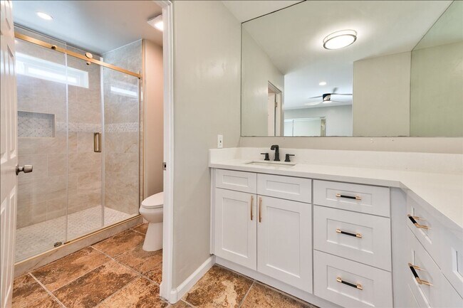 Building Photo - 880 La Terraza Blvd