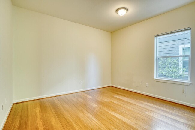 Building Photo - 8320 N Princeton St