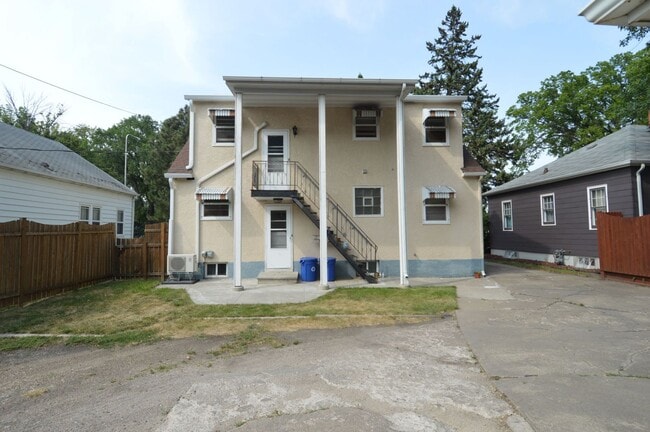 Building Photo - 2327 University Ave