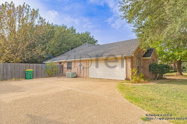 Building Photo - 609 S Ruidoso Downs Dr