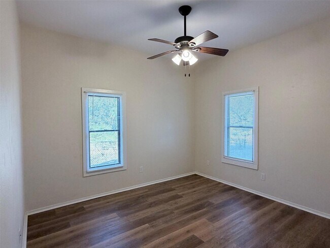 Building Photo - 1504 Watterson Rd