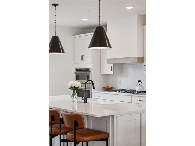 Building Photo - 870 Mount Curve Blvd