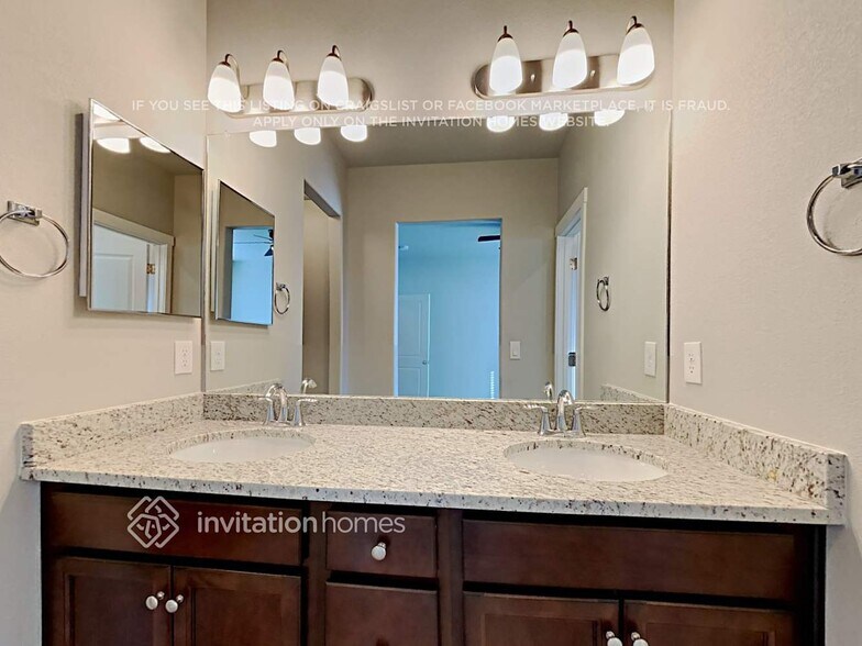 Building Photo - 10423 Kalama Dr