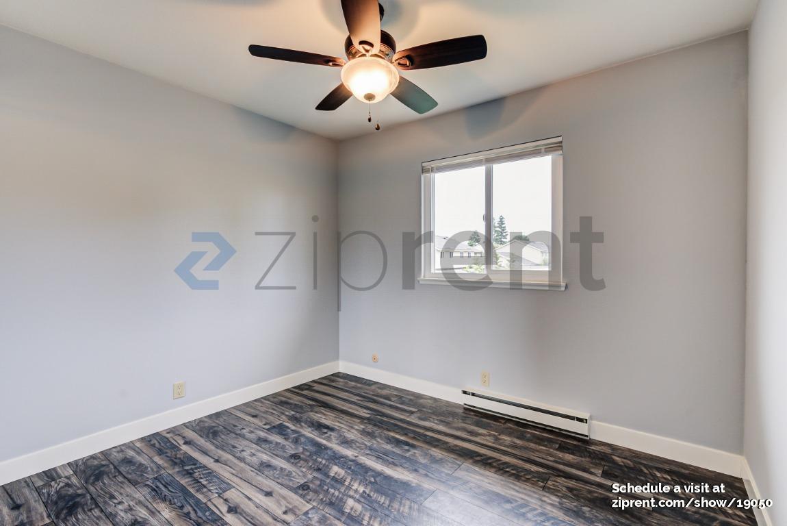 Building Photo - 201 Carriage Dr