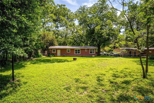 Building Photo - 2052 Gruene Rd