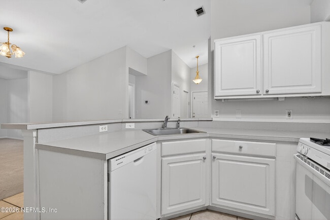 Building Photo - 13810 Sutton Park Dr N