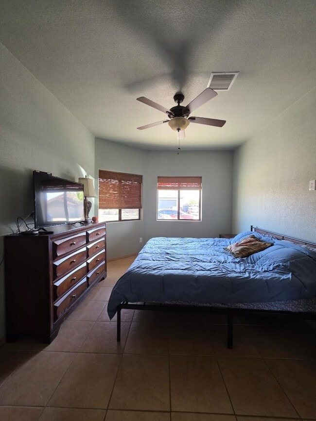 Building Photo - 14324 E 50th Dr