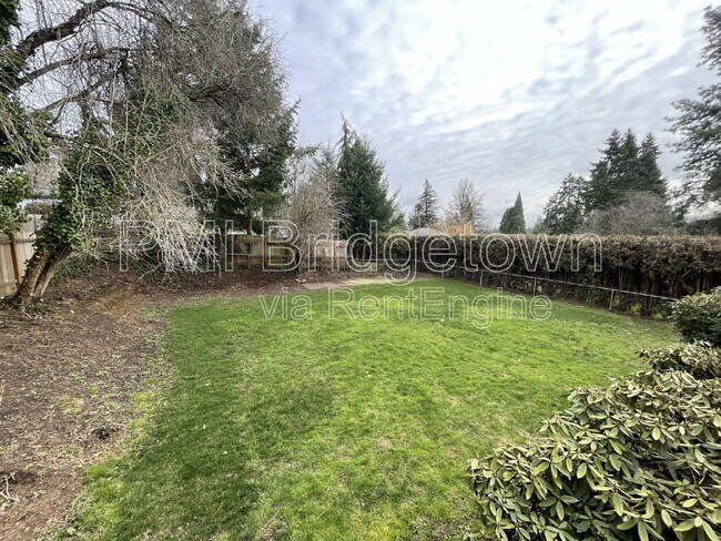 Building Photo - 15300 SE Lee Ave