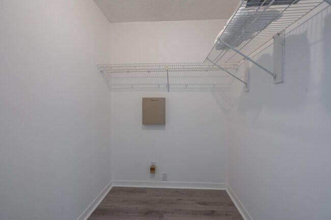 Building Photo - 212 Somerset Ct