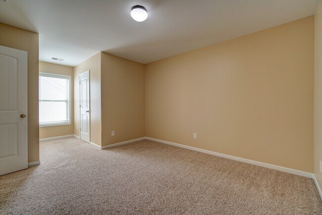 Building Photo - Gorgeous 4/5 BR, 3 BA, 2 Car Garage Home with Fenced Backyard and Large Storage Unit