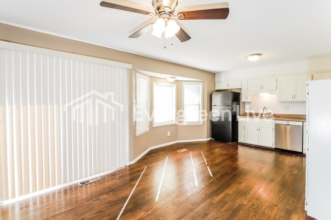 Building Photo - 1221 Milwaukee St