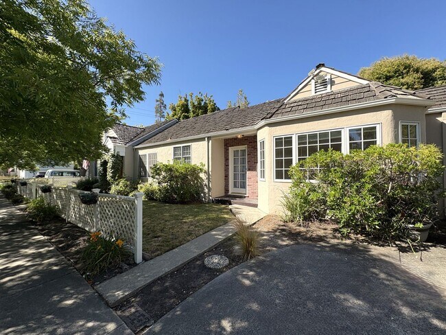 Building Photo - Charming Updated 4BR Home on Prime Corner ...