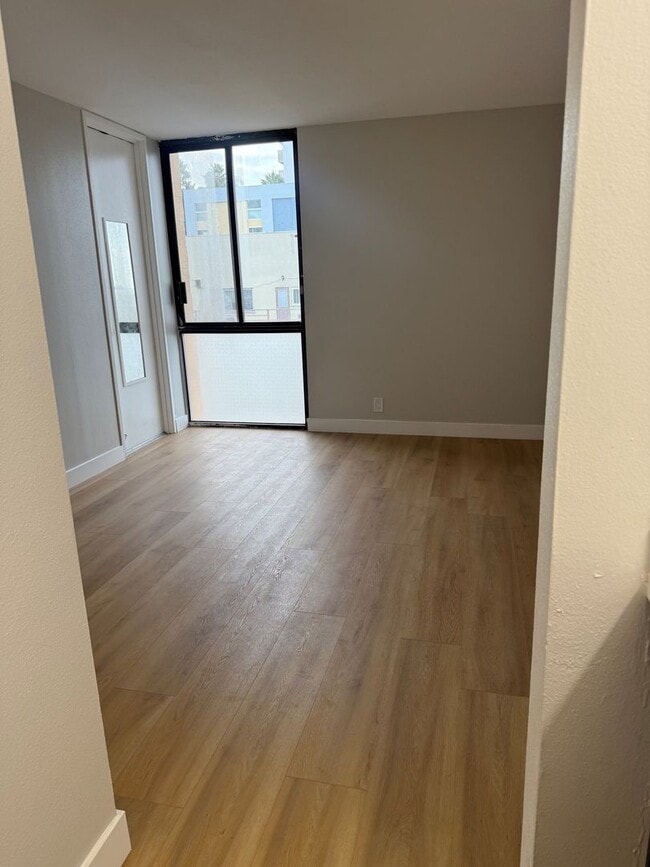 Building Photo - 1750 E.Ocean #303