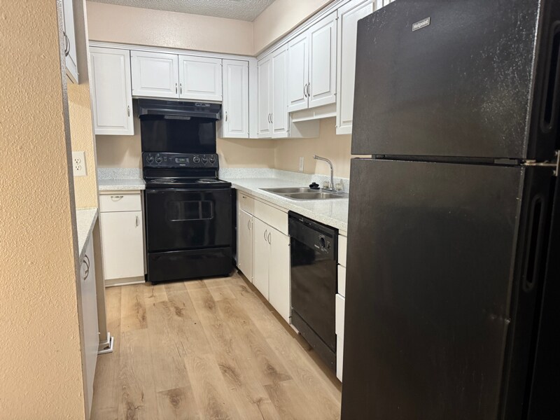 Building Photo - 1379 Sylvan Dr