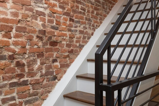 Building Photo - Welcome home to this newly renovated porch...