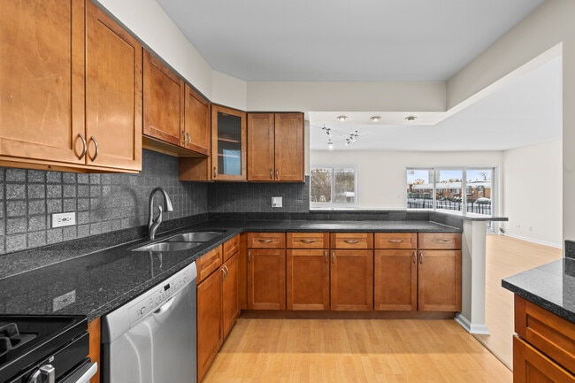 Building Photo - 10385 Dearlove Rd