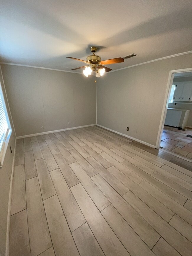 Building Photo - 1160 Maria Dr