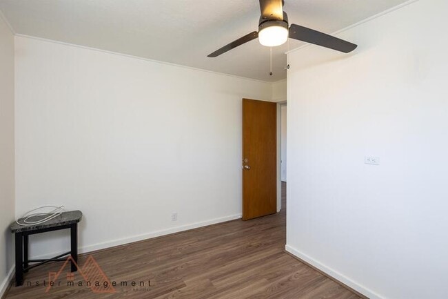 Building Photo - 2133 Metcalf St