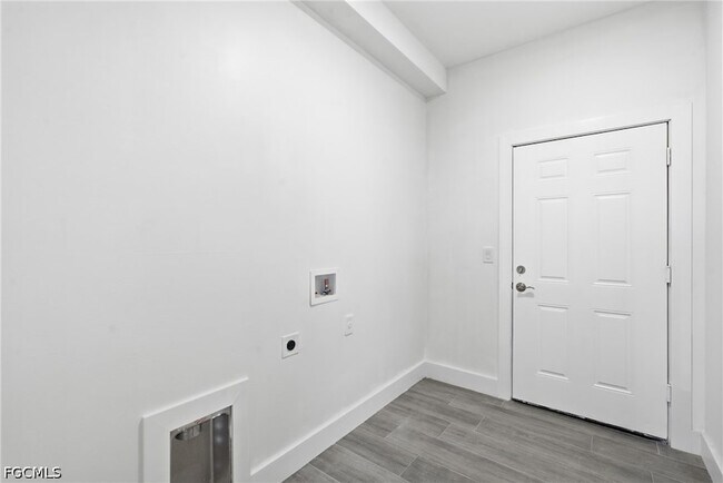Building Photo - 1431 NW 17th Ave