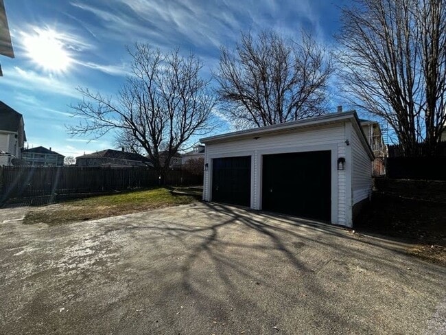 Building Photo - 34 Rutland St