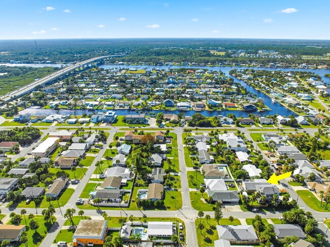 Building Photo - "Cozy & Efficient 1-Bedroom Retreat Steps ...