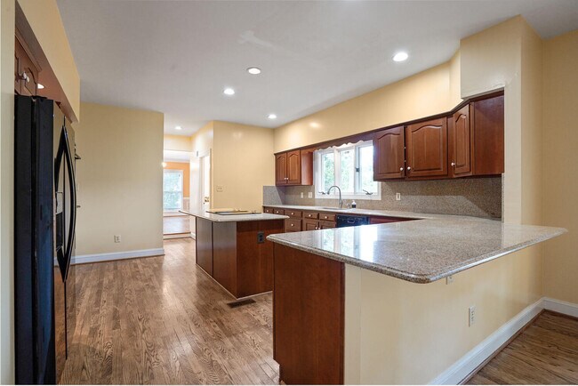Building Photo - 7204 Quiet Cove