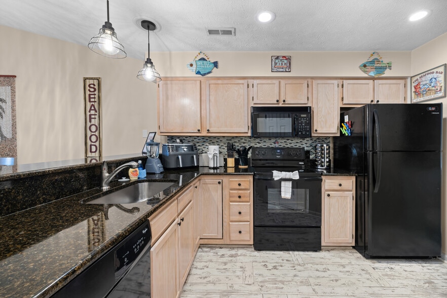 Building Photo - 557 White River Dr