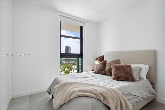 Building Photo - 501 NE 31st St