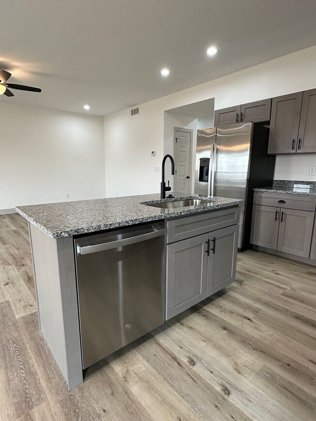 Building Photo - BRAND NEW 4 BED 3 BATH in WAYNESVILLE