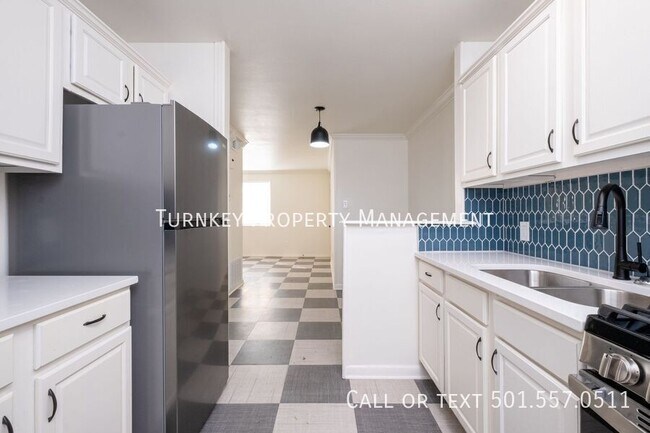 Building Photo - 623 Sherman St