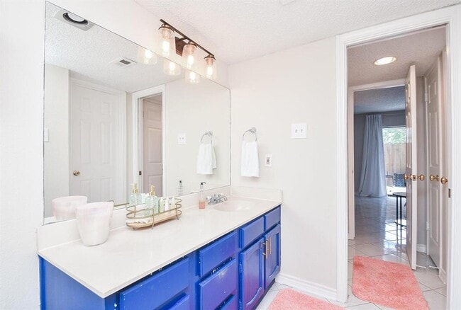 Building Photo - 18143 Bal Harbour Dr