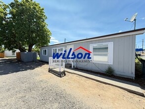 Building Photo - Spacious Yakima Home with Fenced Yard & Gr...