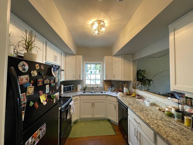 Building Photo - 183 Smith St