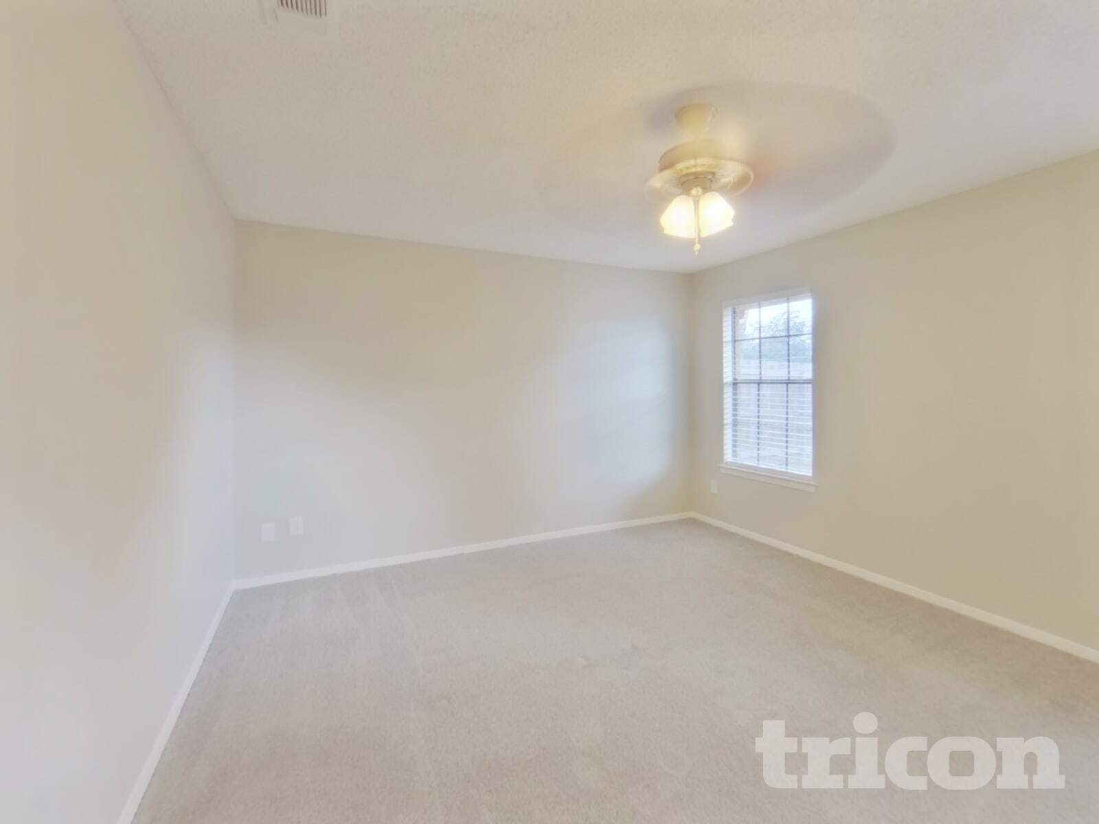 Building Photo - 1020 Almond Dr