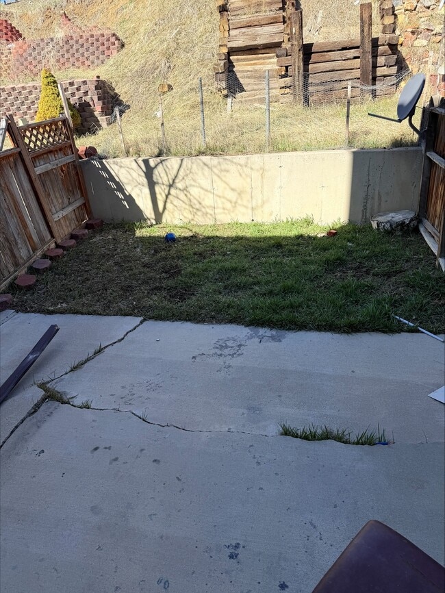 Building Photo - 1327B 9th W Ave