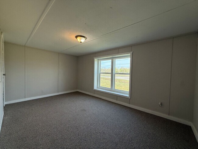 Building Photo - 3 Bedroom 2 Bathroom Mobile Home Located in Mosheim, TN